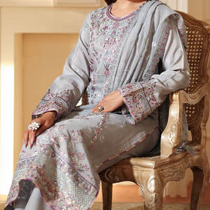 Collection brodée pour vente en ligne, vente en gros personnalisée, costume pakistanais pour femmes en 3 pièces, vêtements décontractés - Product Image 3