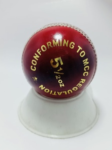 Super Test Cricket Ball Cuir 100% de qualité supérieure conçu pour les matchs nationaux et internationaux - Product Image 2