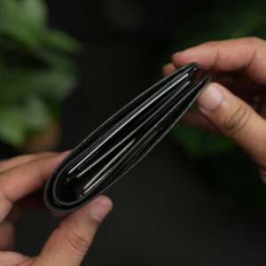 No.55 <b>Ladies</b> <b>Card</b> <b>Holder</b> Wallet Bifold Design Slim Vegetarian Tanned Grain Leather Black Color Fold Closure Type - Product Image 3