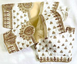 Blusa de seda moderna de estilo veraniego de Chennai, patrón frontal abierto, hermosa manga cortada de Orangenza, codificación de hilo, trabajo hecho a mano pesado Formal - Product Image 1