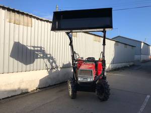 Livraison gratuite FX30S Tracteur compact 30HP 4 roues motrices + NOUVEAU Chargeur frontal |   1,5 L 3 cylindres Diesel |   18F/6R Power Shift |   Direction assistée - Product Image 2
