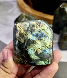 คริสตัลบำบัด ลาบราโดไรต์ธรรมชาติ รูปทรงอิสระ ปลายแหลม ขัดเงา สำหรับเรกิ วัชชู ลาบราโดไรต์ รูปทรงอิสระ ตัวอย่าง - Product Image 1