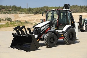 Nuevo Tractor de ruedas de 8 toneladas con retroexcavadora Hidromek HMK 102B con cubo - Product Image 2