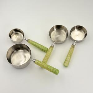 Ensemble de tasses et cuillères à mesurer en acier inoxydable poli miroir de qualité supérieure pour la cuisine et la pâtisserie - Product Image 1