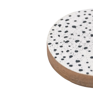 AK Sous-verre rond en bois imprimé en laiton en multicolore Ensemble de 4 sous-verres décoratifs pour les accents de décoration de table - Product Image 4