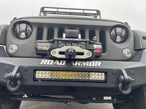 Jeep Wrangler Unlimited Sport 2017 4x4 AWD Turbo Todoterreno con Asientos de Cuero, Control de Crucero Adaptativo y Volante a la Izquierda - Product Image 2