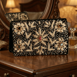 Pochette à fermeture brodée Meher Bloom Zardozi - Product Image 1