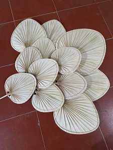 Ventilador de mano de hoja de palma de paja ecológico/ventiladores de bambú coloridos para el verano 99GD/productos al por mayor Vietnam - Product Image 5