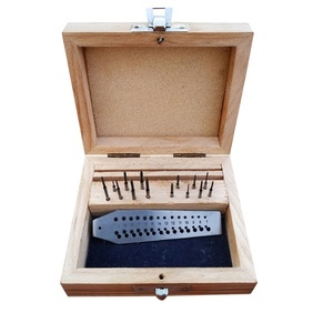 Plaque à vis avec 14 robinets dans coffret en bois - Product Image 1