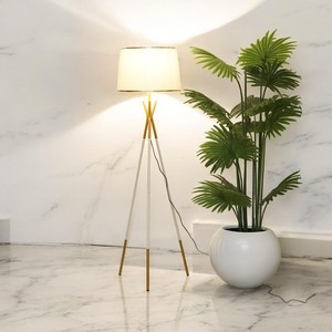 Lámpara de pie de metal ajustable Elegante iluminación de pie para el hogar y la Oficina - Product Image 2