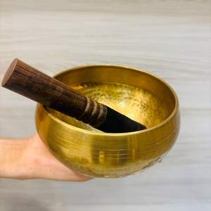 Cuenco Tibetano de Bronce de Estilo Tradicional, Hecho a Mano, Personalizado para Terapia de Sonido, Sanación de Chakras y Meditación - Product Image 3