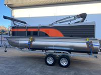Bateau de tourisme panoramique de luxe de 19 pieds en aluminium avec console centrale pour divertissement, pêche et sports, moteur hors-bord de 80 CV