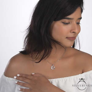 Collar de Plata de Ley 925 Silverings con Colgante de Ángel Estrellado, Chapado en Oro Rosa, Platino y Rodio, con Patrón Numérico - Product Image 2