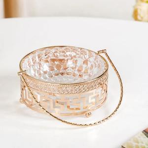 แท่นวางช็อคโกแลตดีไซน์สวยที่สุดทรงกลมพร้อมแท่นวางช็อคโกแลตขัดเงาสีทองสำหรับเสิร์ฟช็อกโกแลตและเสิร์ฟของหวาน - Product Image 3