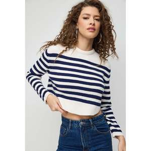 Suéter de punto a rayas con cuello redondo - Product Image 1