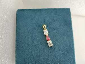 Bijoux fins pour femmes Nouveau design pendentif en diamant taille émeraude avec collier à breloques à la mode plaqué or - Product Image 2