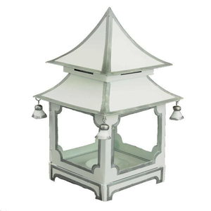 Farol de Pagoda Vintage Blanco y Plateado, Portavelas de Metal Esmaltado Pintado a Mano, Estilo Chinoiserie, Decoración Decorativa para el Hogar - Product Image 1
