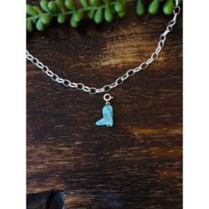 Breloques de bottes de cowboy faites à la main en or rose, style Navajo, avec incrustation de turquoise Mohave et monture en argent sterling, bijoux numérotés uniques - Product Image 1