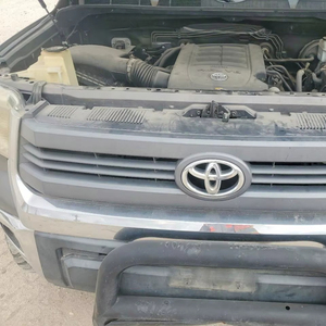 Camioneta Tundra 4.6L de Gasolina Usada del 2014 con Asientos Eléctricos, Interior Claro, Tracción Delantera - Product Image 1