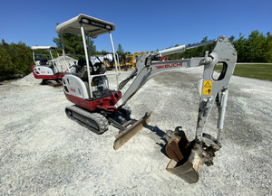 รถขุดขนาดเล็ก Takeuchi TB250 มือสอง พร้อมใบมีดหน้า เครื่องยนต์ Sany ปั๊มไฮดรอลิก 3 ตัน เหมาะสำหรับงานก่อสร้างในฟาร์ม - Product Image 6