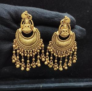 Pendientes de Templo de Diseño Premium con Acabado Dorado Antiguo, Estilo Tradicional, Colección para Bodas, para Mujeres y Niñas - Product Image 1