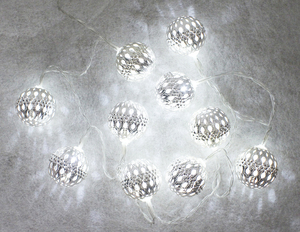 1,3 m. ghirlanda decorativa di palline LED, bianco freddo, 2xAA (GSC 5204457) - Product Image 1