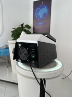 Appareil portable de suppression de tatouages et de nettoyage du visage au laser froid Nd:YAG 1064 nm à picoseconde avec bienfaits thérapeutiques
