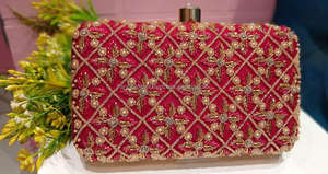 Nouvel arrivage Superbe pochette de soirée en satin multicolore à imprimé floral gaufré fait à la main pour femmes Sac à main avec chaîne en métal perlé - Product Image 5