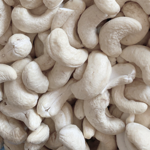 แบรนด์ซานติโก ผลิตเม็ดมะม่วงหิมพานต์ดิบแช่แข็ง ความชื้น 4.7% น้ำหนัก 22.68 กก. ขายส่งจากดูไบ ส่งออกไปยังเอเชีย สหภาพยุโรป และตะวันออกกลาง - Product Image 1