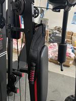 Machine de gymnastique à domicile multistations à câble réglable pour la musculation, la musculation, les exercices de fitness et les bras et le dos.