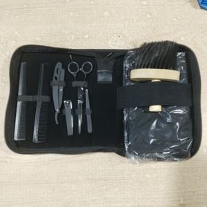 Kit de barbier personnel avec ensemble de ciseaux noirs - Product Image 6