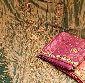 Costumes indiens modernes brodés à la main non cousus pour femmes élégants pour les fêtes de style traditionnel - Product Image 2