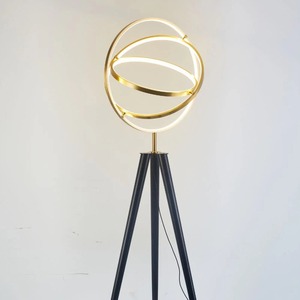 Lampadaire design à bordure ronde dorée idéal pour le salon, la chambre à coucher, le bureau et le salon et peut être utilisé comme affichage et cadeau - Product Image 1