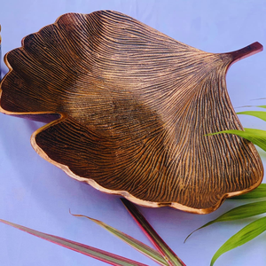 Plateaux à feuilles élégants en aluminium Plateau décoratif de qualité supérieure pour les collations aux fruits secs Bonbons et fête Célébration Utiliser les meilleurs plateaux de service - Product Image 1