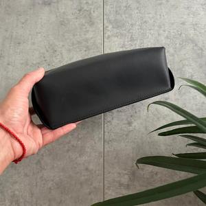 Boîte à mouchoirs en cuir classique moderne de luxe décontractée |   Design carré rectangulaire |   Finition durable |   Couleurs et logo personnalisables | - Product Image 2