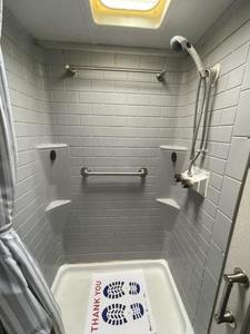 5ZT2SSGC9LE014449 Camping-car de voyage 18FQ d'occasion de qualité industrielle, modèle 2020, avec lit Queen, salle de bain complète et kitchenette, OEM - Product Image 2