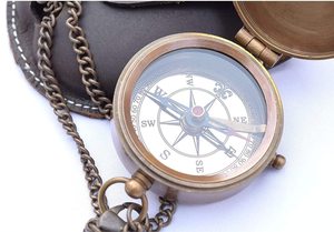 Cadran solaire de poche antique boussole en métal pour navigation directionnelle par Calvin Handicrafts - Product Image 2