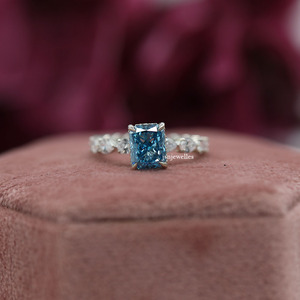 Bague de fiançailles à la mode en or massif 14 carats Radiant pour femme 3TCW taille poire laboratoire diamant cultivé serti de griffes de luxe certifié IGI - Product Image 1