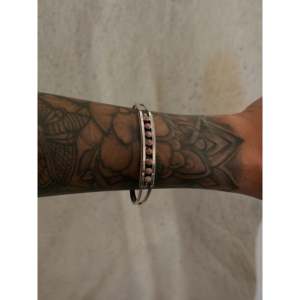 Zuni กำไลข้อมือแฟชั่นทำด้วยมือสีชมพูหอยสังข์และเงินสเตอร์ลิง - Product Image 2