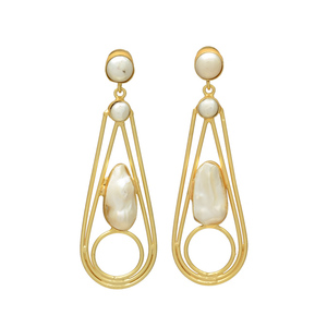 Boucles d'oreilles clous vintage en perles d'eau douce naturelles blanches nacrées, plaquées or 24 carats, faites à la main, pour femme, style statement, pour mariage chrétien - Product Image 1
