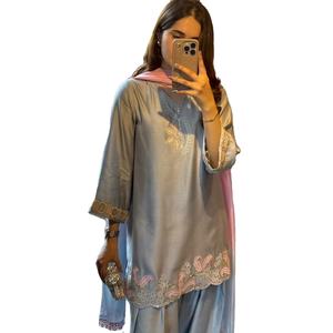 Traje Salwar Kameez de moda del Sur de Asia, de tela de georgette de seda con bordado pesado, semisellado, para fiesta / Tradicional y fácil de estilizar - Product Image 1