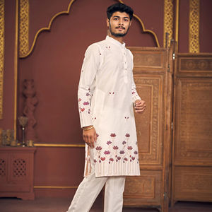 Kurta ที่สง่างามสำหรับผู้ชายที่มีรูปแบบและสไตล์ที่ซับซ้อนรายละเอียด kurta ที่สมบูรณ์แบบสำหรับงานรื่นเริงและงานแต่งงาน - Product Image 1