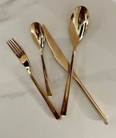 Ensemble de couverts en métal avec différents motifs améliorant l'expérience de service dans les maisons, les restaurants, les hôtels, les banquets et les fonctions diverses dans le monde entier