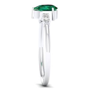 แหวนหมั้นพลอยมรกตทรงลูกแพร์ REYES รุ่นใหม่ น้ำหนัก 0.75 กะรัต ทำจากเงินแท้ 925 พร้อมใบรับรอง GRA ประดับด้วยมอยส์ซาไนต์ - Product Image 3