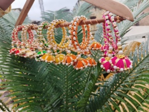 Bangle India tradisional benang sutra Bangle dengan rumbai aksesoris etnik Haldi Mehndi mendukung pernikahan hadiah kembali pesta India