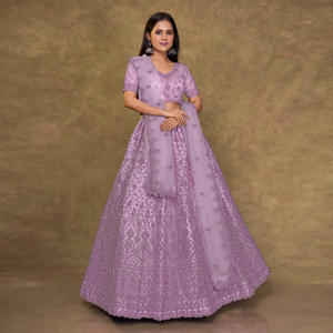 Lehenga Choli Elite Net con Textura Densa y Decorada, Forma Elegante y Dramática, Bordado de Precisión, Caída Ligera - Product Image 3