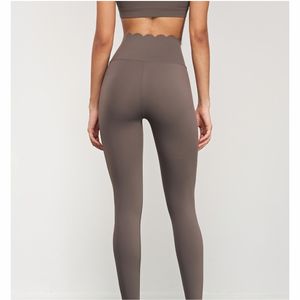 ชุดโยคะผู้หญิงแบบขายส่งสั่งทำได้ กางเกงขาสั้นผ้าลูกไม้ 2 ชิ้น แห้งเร็ว ระบายอากาศดี ดีไซน์ล่าสุด เป็นมิตรต่อสิ่งแวดล้อม - Product Image 3