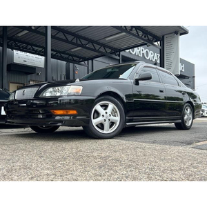 Sedán cómodo Toyo-ta Cresta de segunda mano con características modernas, gran eficiencia de combustible y conducción suave - Product Image 2