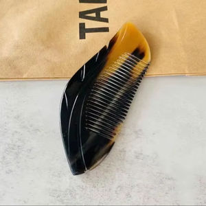 Peine de cuerno de búfalo ecológico hecho a mano, cepillo de pelo rústico de calidad Premium, peine de bolsillo antiestático, regalo del Día de la madre, artesanías naturales - Product Image 1