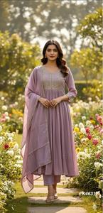 MAL Chanderi handwork kurti กางเกงและ dupatta แคตตาล็อกเต็มรูปแบบที่มีอยู่ในอัตราขายส่ง, ผ้าไหมระยับบริสุทธิ์กับการทำงานที่สวยงาม - Product Image 2